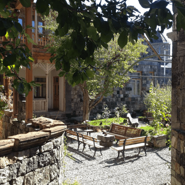 The courtyard at Villa Kars